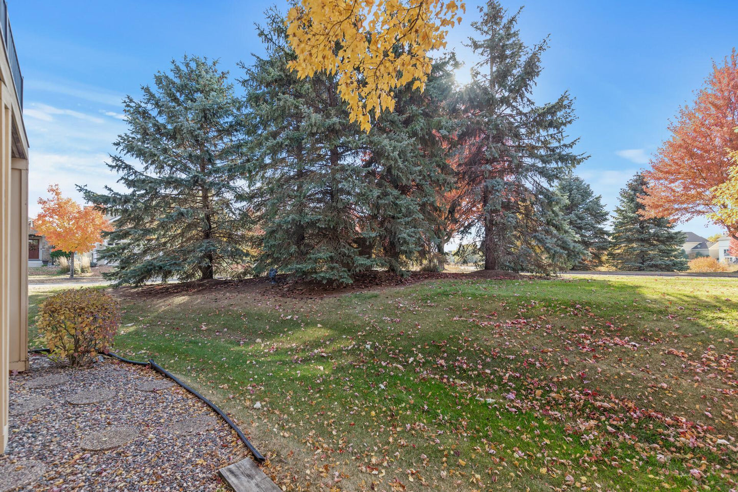 1276 Lakemoor Drive, Woodbury, MN 55129