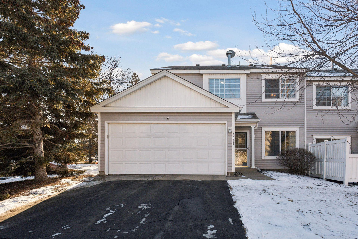 8909 Peep O Day Trail, Eden Prairie, MN 55347