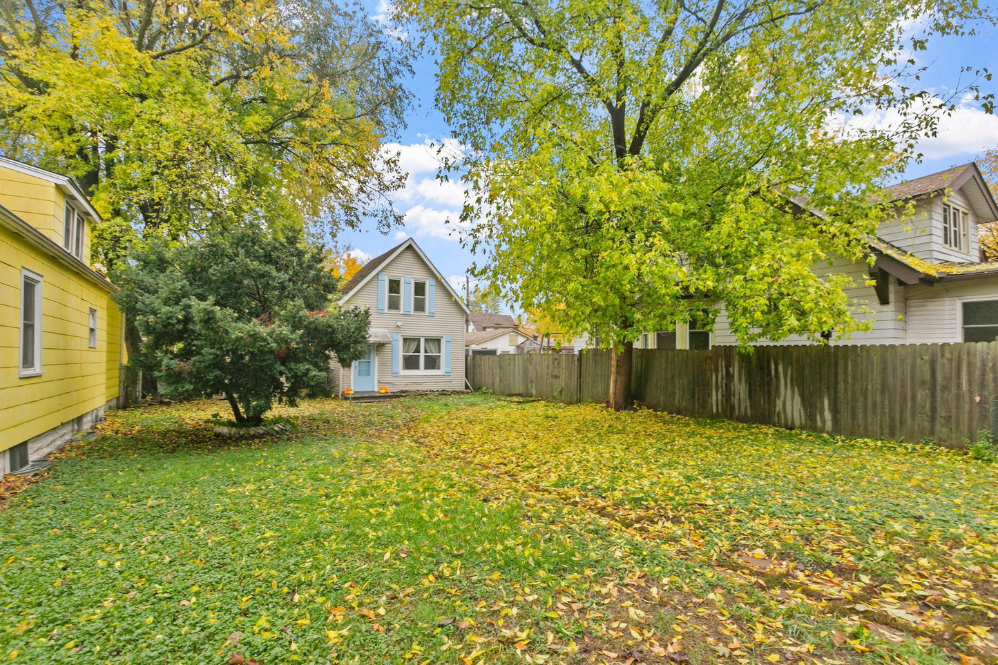 892 Lawson Avenue, Saint Paul, MN 55106