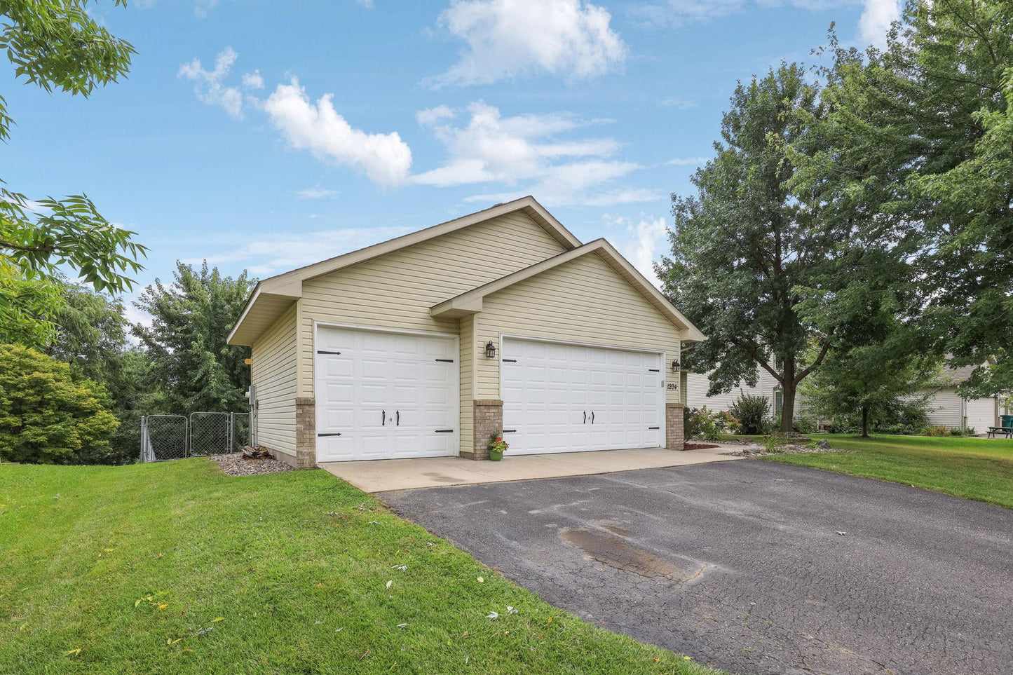 1204 Meadow Parkway, Mayer, MN 55360