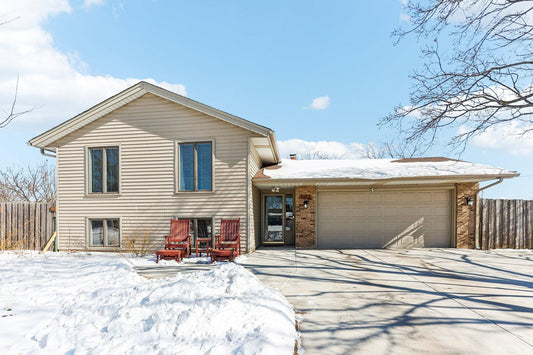 1053 Baldwin Circle, Apple Valley, MN 55124