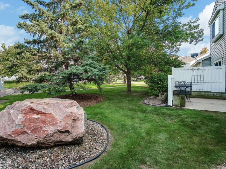 8909 Peep O Day Trail, Eden Prairie, MN 55347