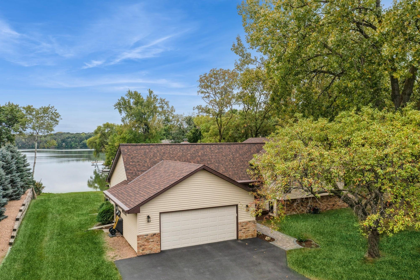 1705 Victoria Lane, Burnsville, MN 55337