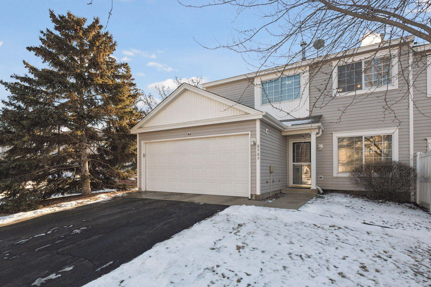 8909 Peep O Day Trail, Eden Prairie, MN 55347