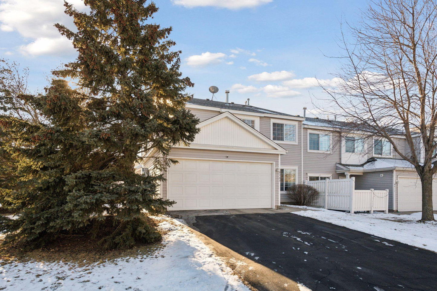 8909 Peep O Day Trail, Eden Prairie, MN 55347