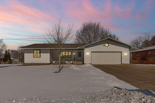 1424 Wellington Crescent, Faribault, MN 55021