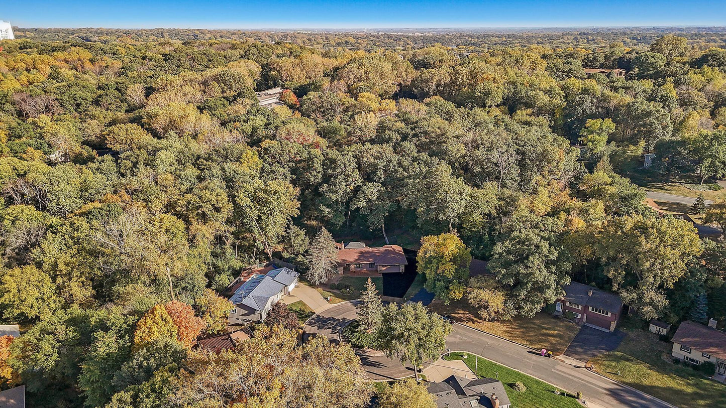 613 Chateau Circle, Burnsville, MN 55337