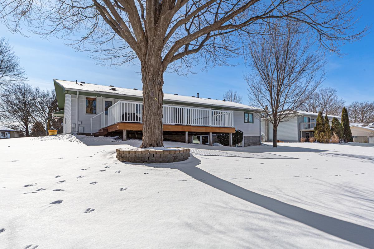 1424 Wellington Crescent, Faribault, MN 55021