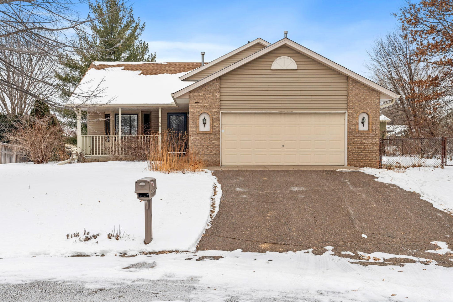 2750 Jordan Drive, Woodbury, MN 55125