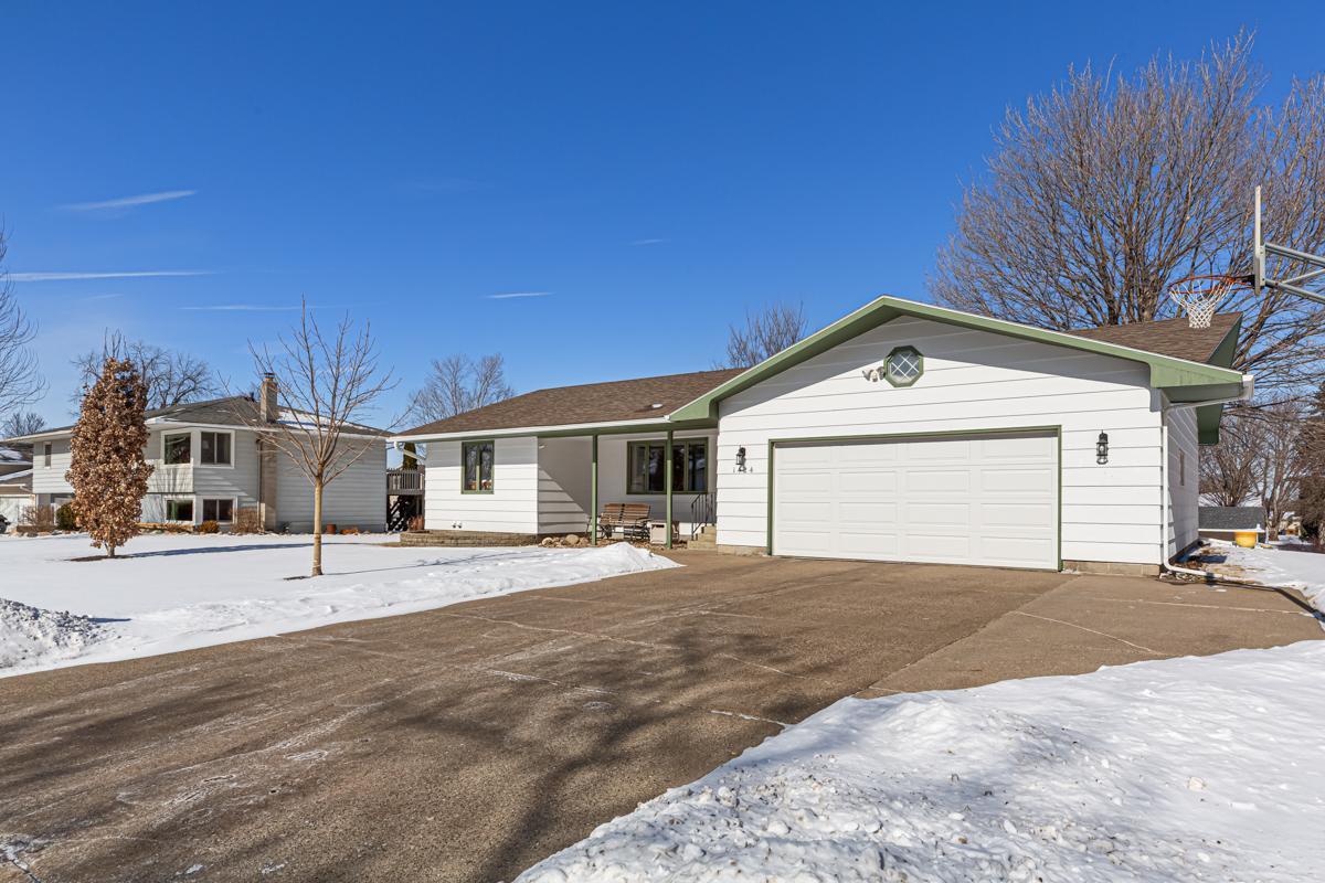 1424 Wellington Crescent, Faribault, MN 55021