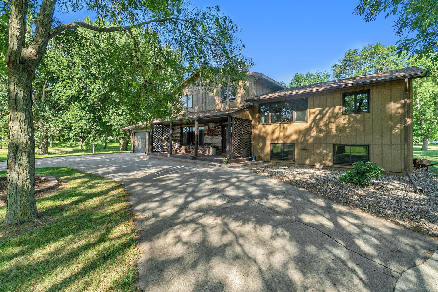 402 1st Street, Hardwick, MN 56134