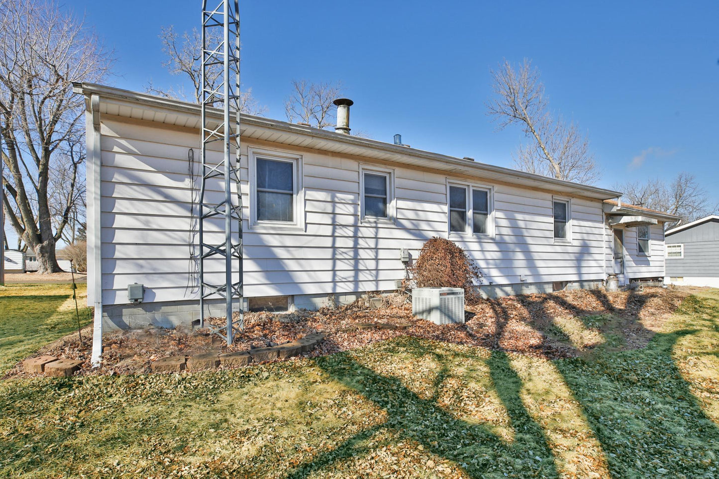 202 3rd Street, Morristown, MN 55052