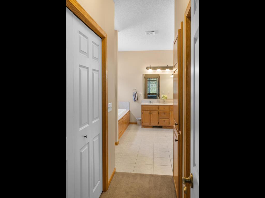 10563 Spyglass Drive, Eden Prairie, MN 55347