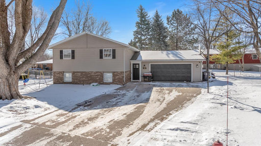 608 Jefferson Circle, Marshall, MN 56258