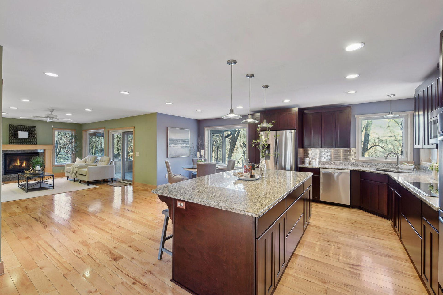 1811 Lake Lucy Lane, Chanhassen, MN 55331