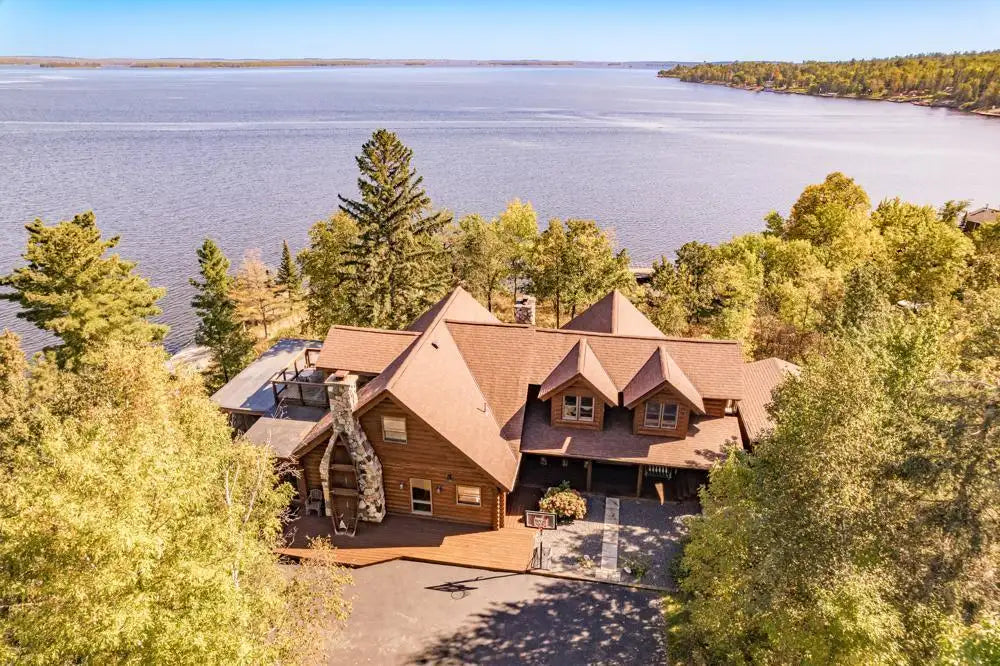 10001 Tomahawk Lane, Ray, MN 56669