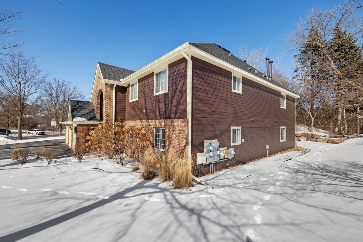 2504 Concord Way, Mendota Heights, MN 55120