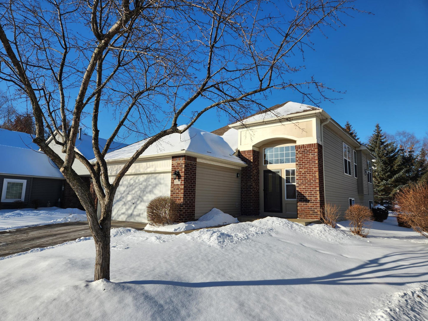 2651 Oak Ridge Trail, Woodbury, MN 55125