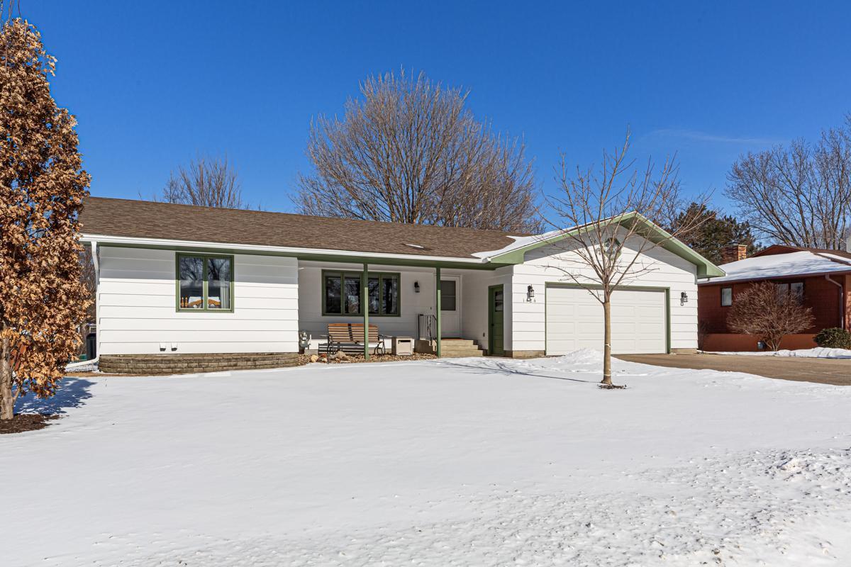 1424 Wellington Crescent, Faribault, MN 55021