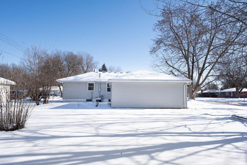 7025 Edgewood Avenue, Brooklyn Park, MN 55428