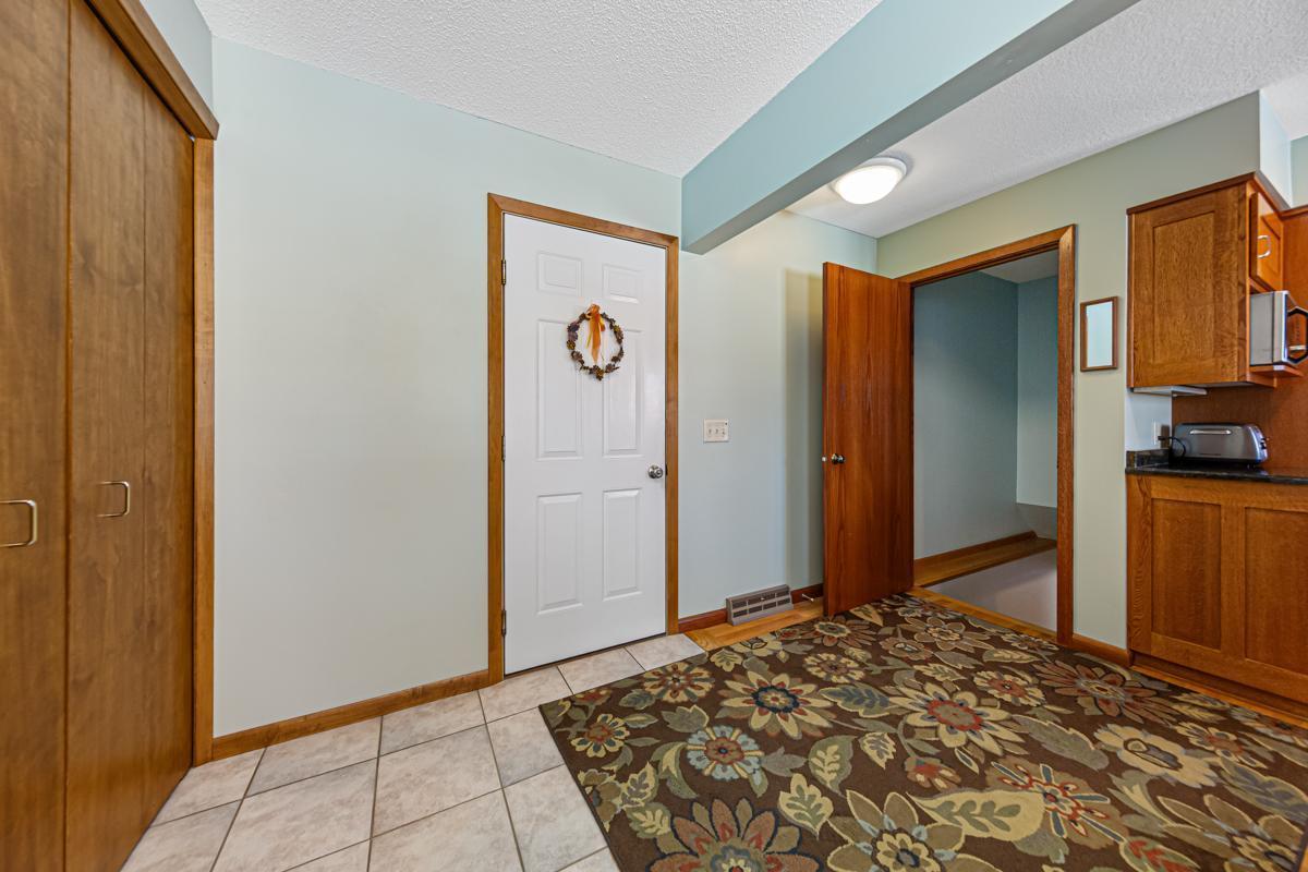 1424 Wellington Crescent, Faribault, MN 55021