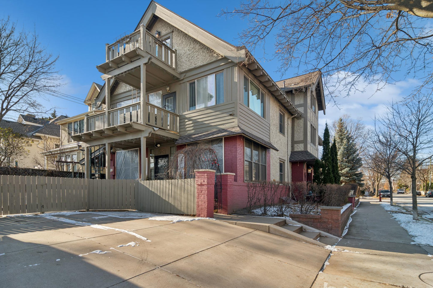 1121 Douglas Avenue, Minneapolis, MN 55403