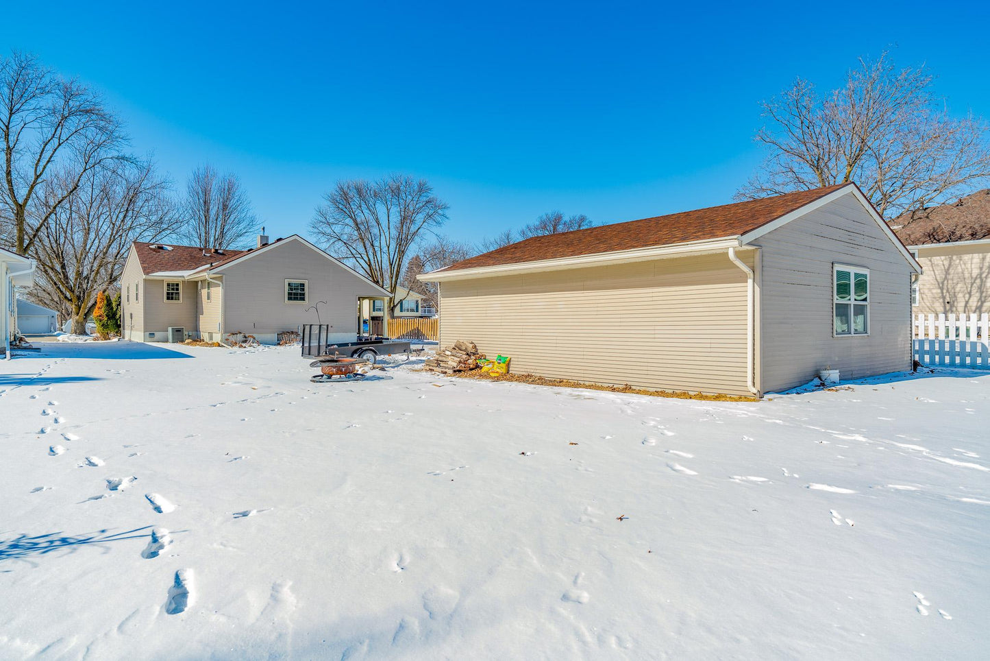 811 Galbraith Street, Blue Earth, MN 56013