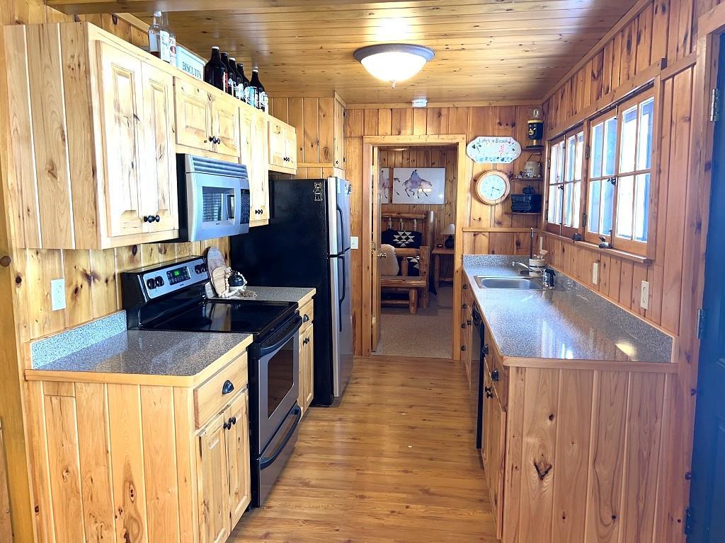 23960 County 80 , Nevis, MN 56467