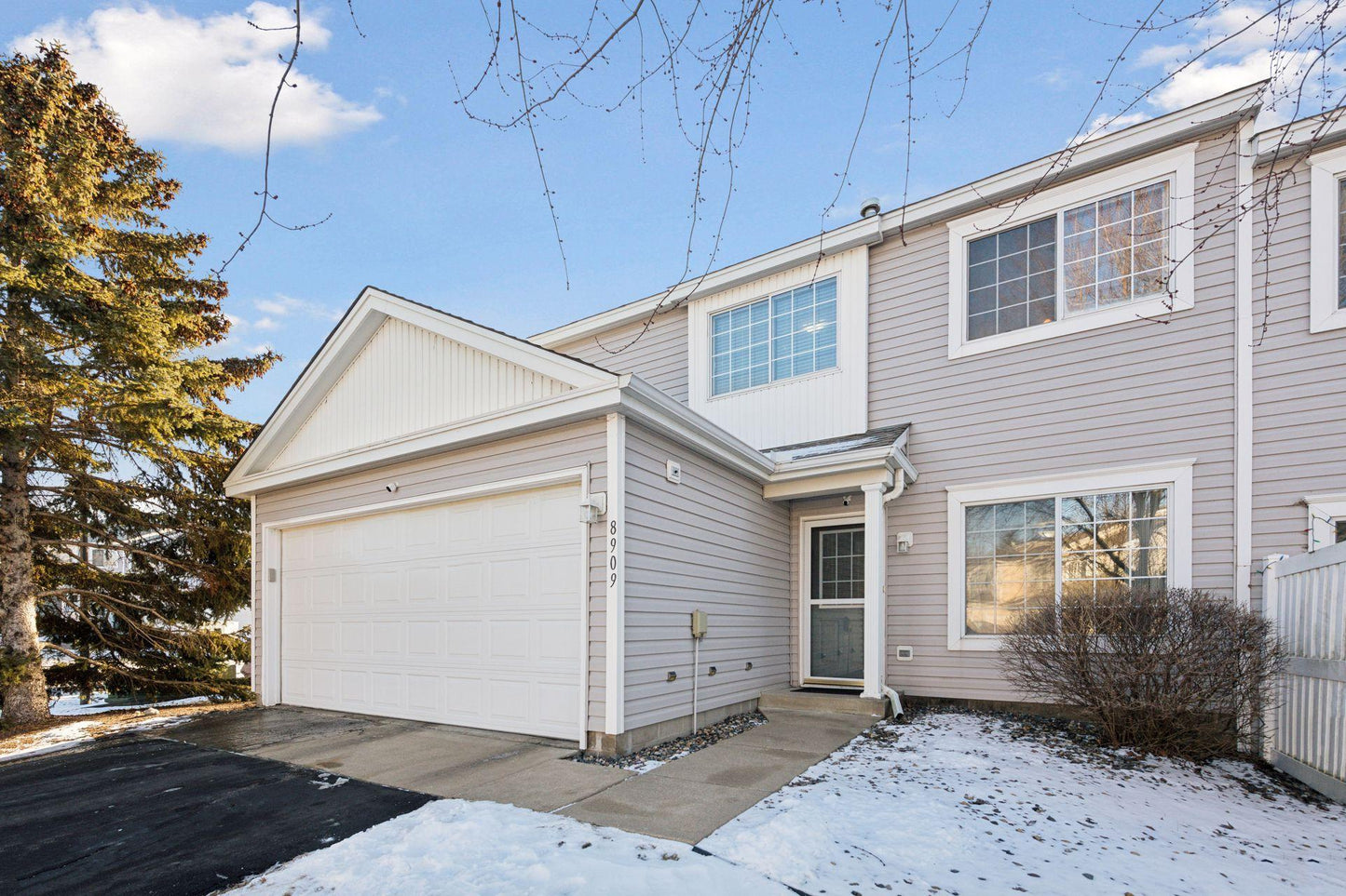 8909 Peep O Day Trail, Eden Prairie, MN 55347