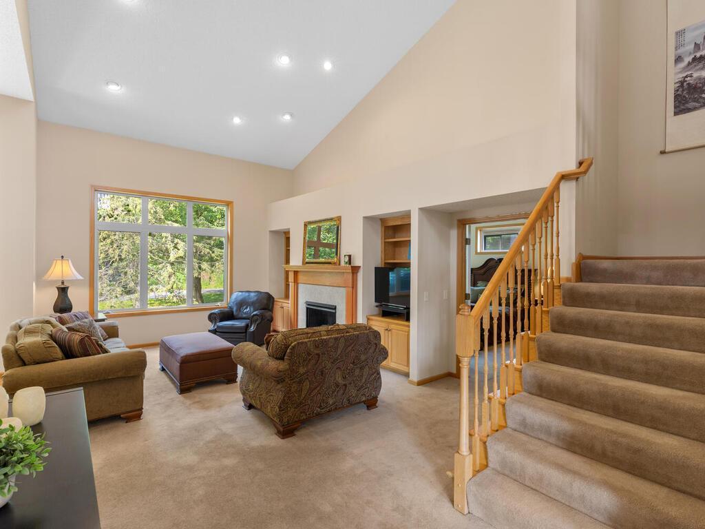 10563 Spyglass Drive, Eden Prairie, MN 55347