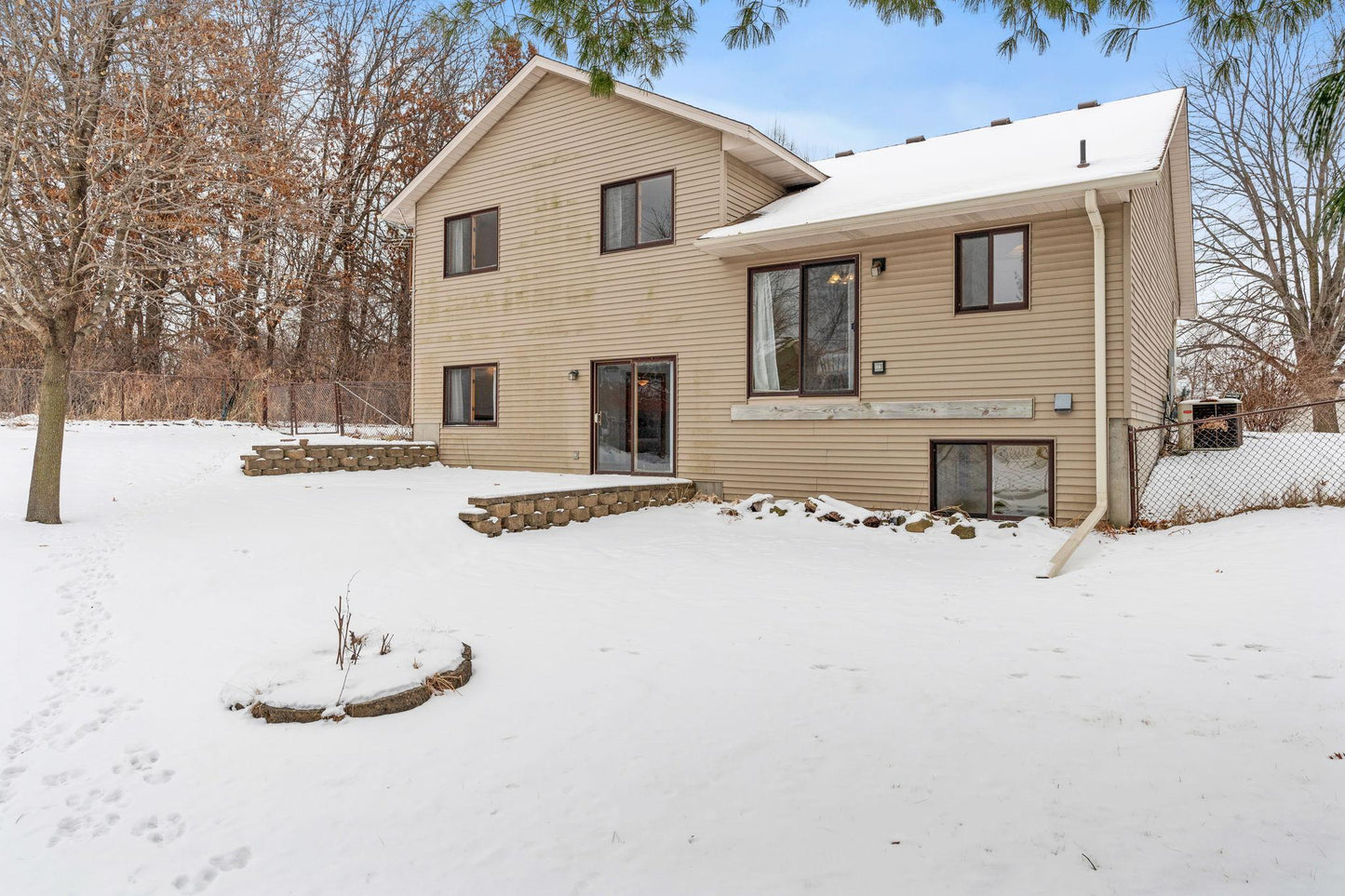 2750 Jordan Drive, Woodbury, MN 55125