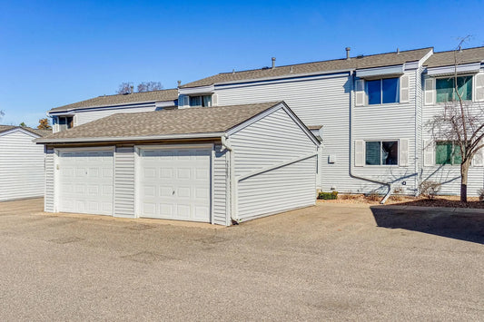 2285 Pond Avenue, Maplewood, MN 55119