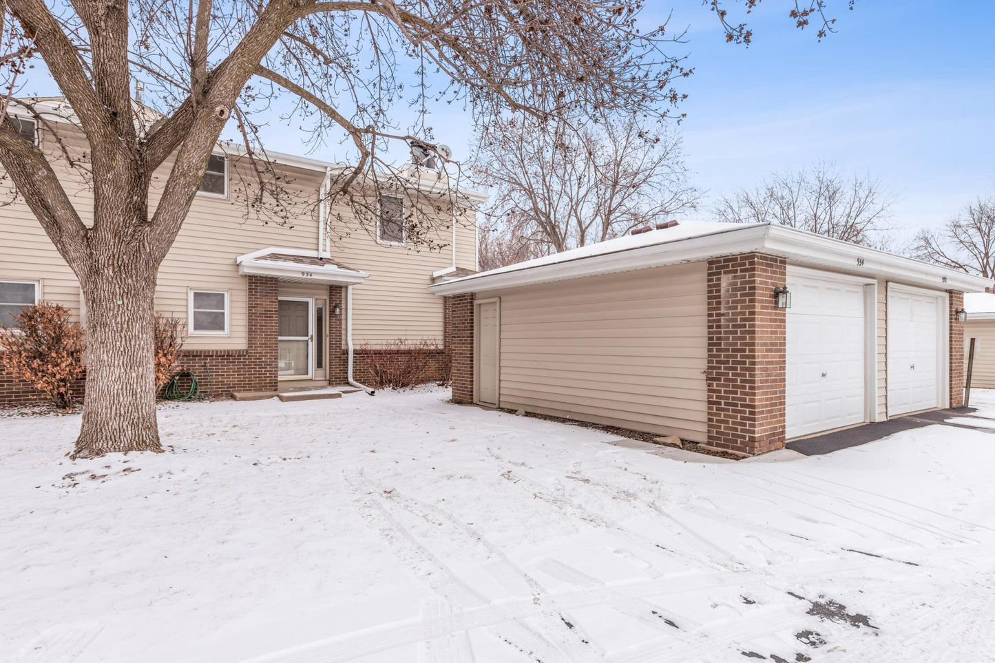 934 Travelers Trail, Burnsville, MN 55337